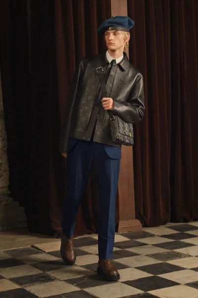 Look 18